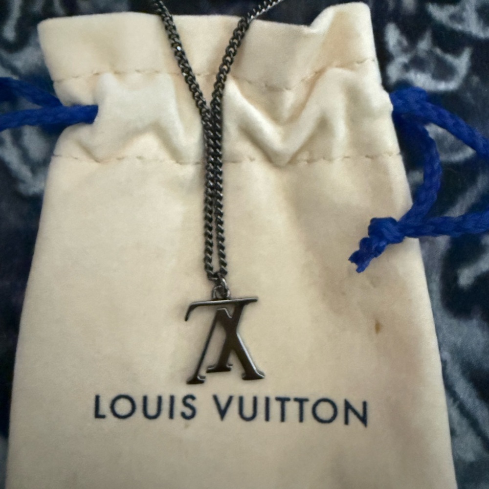 Louis Vuitton Chain - Picture 2 of 4